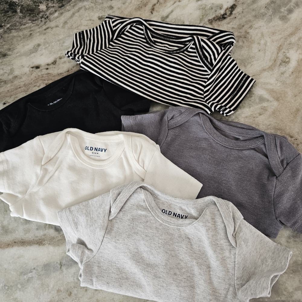 5 NEW Old Navy 12-18M Bodysuits - Black, White, Gray